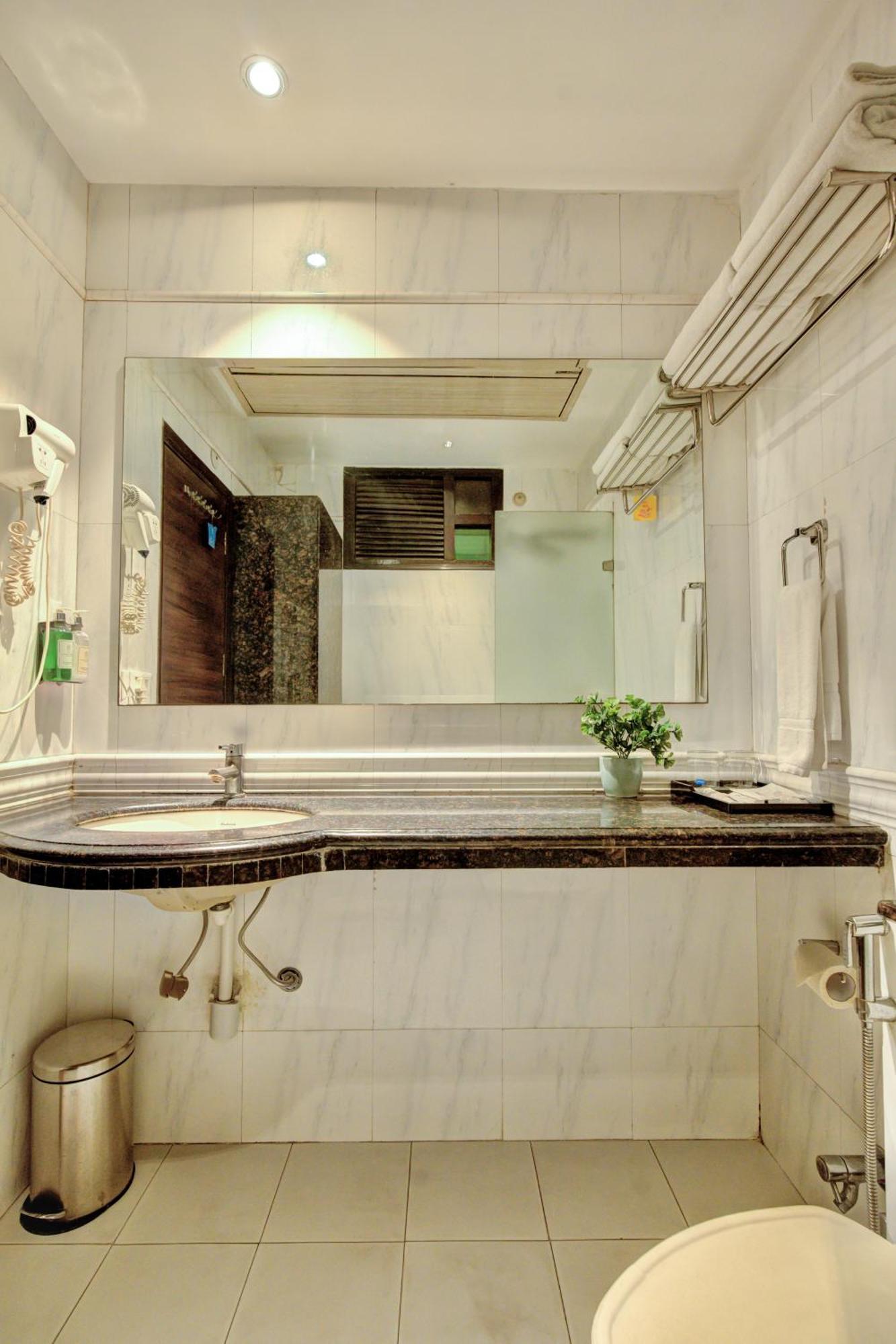 Empire Suites, Nueva Delhi Exterior foto