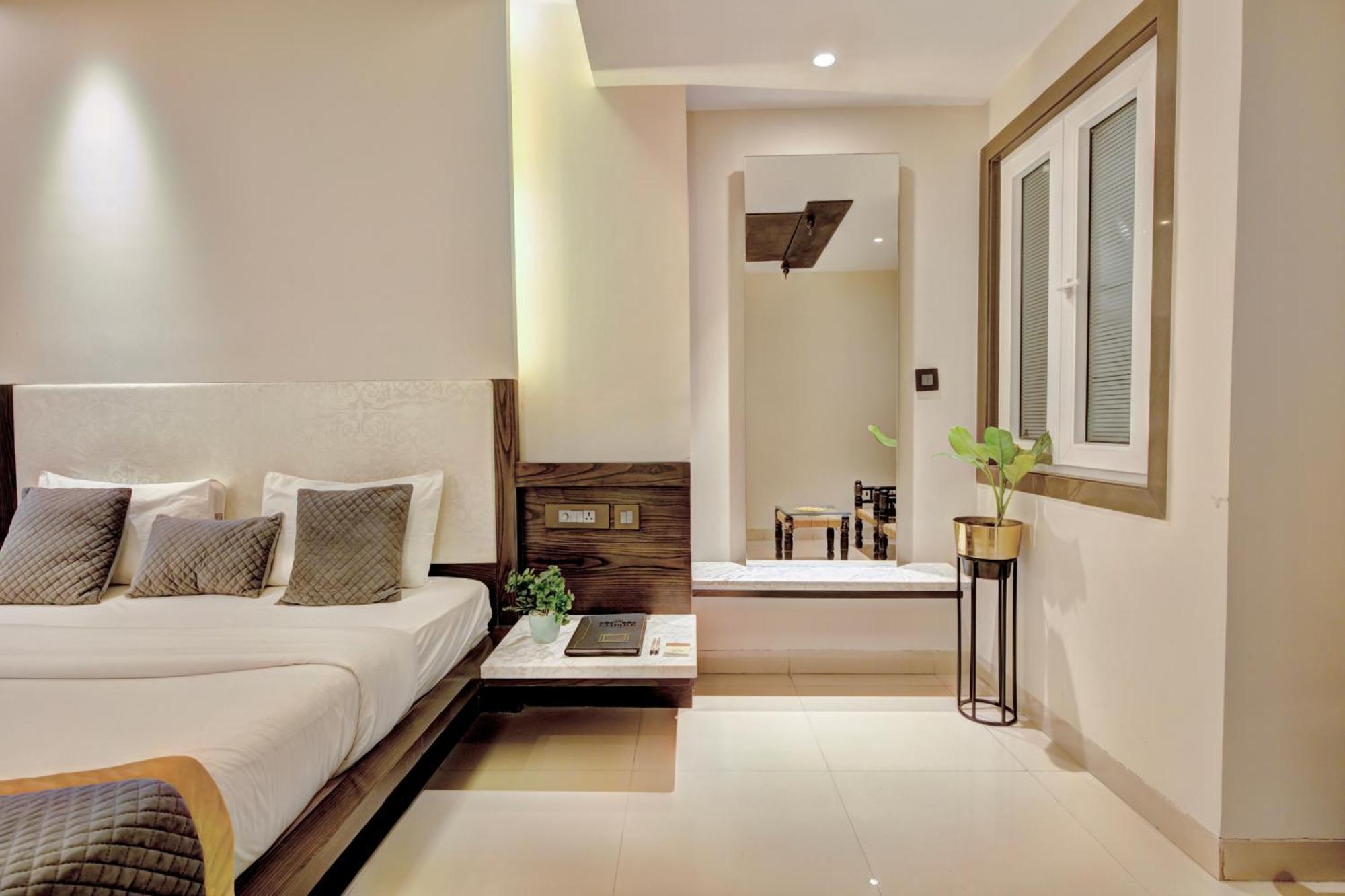 Empire Suites, Nueva Delhi Exterior foto